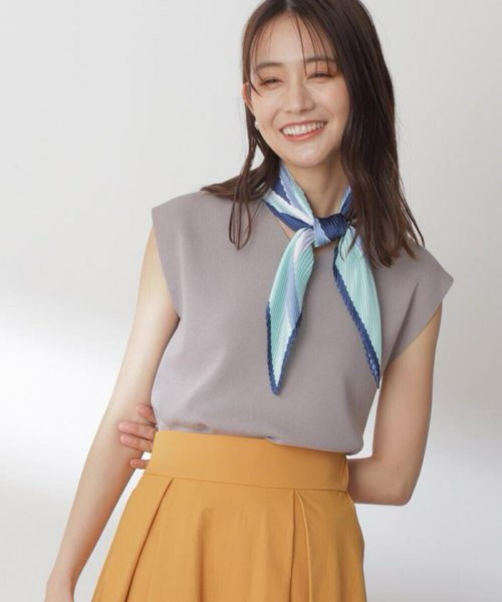 総針Ｖネックノースリーブニット　N.natural beautybasic エヌナチュラルビューティーベーシック トップス　グレージュ
