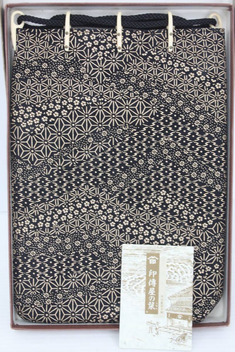 34 開封済 中古 印伝屋 巾着 約26cm×19cm 箱付き いんでん ポーチ拍卖