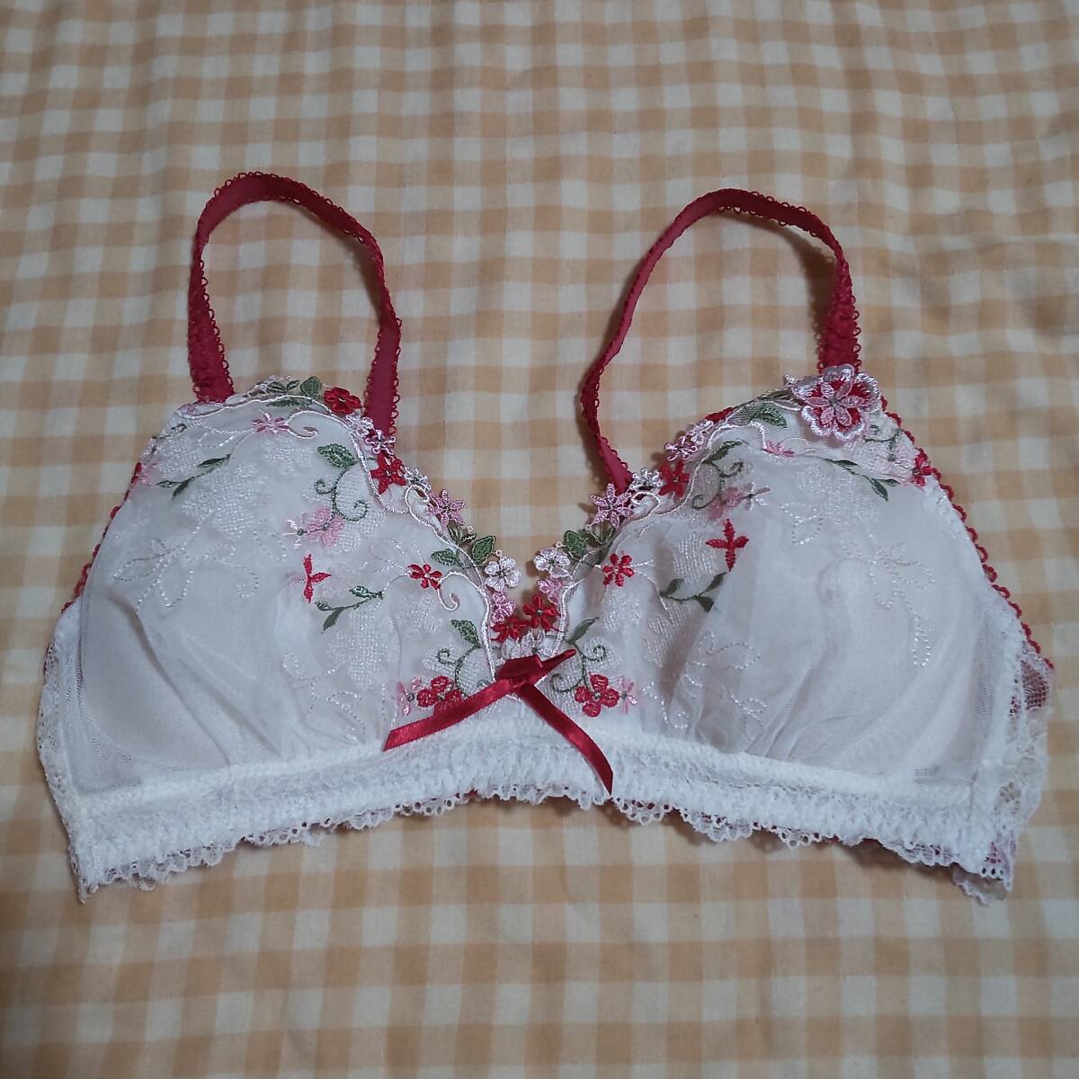 新品 リサマリ 花とレース ノンワイヤーブラ Ｌ レッド系