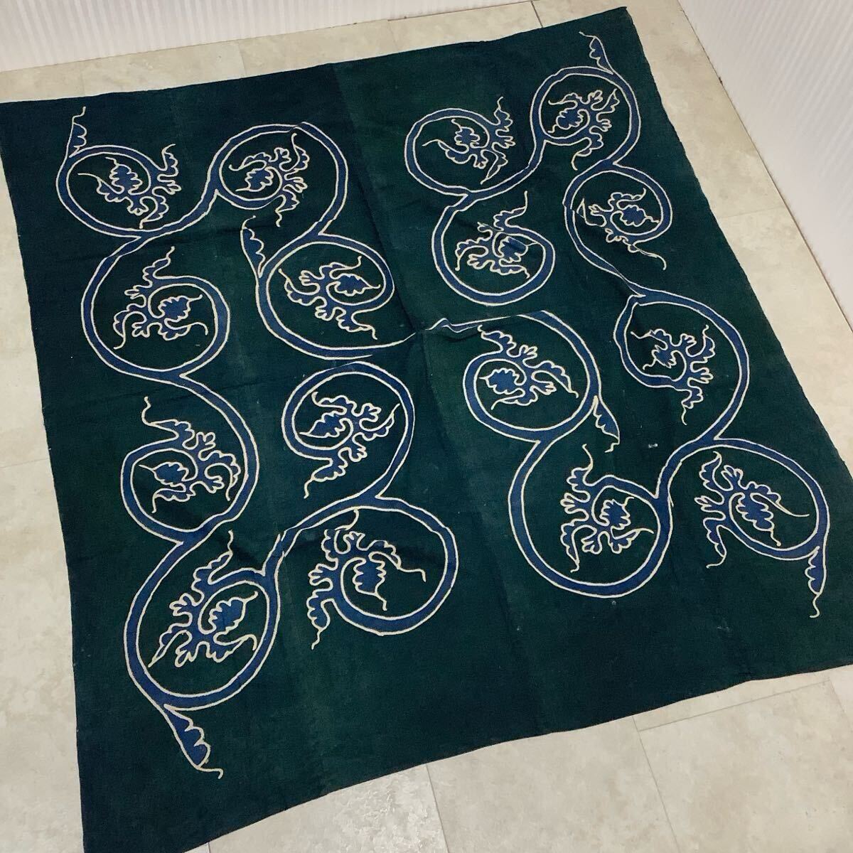 古布前掛け専門屋◆珍品◆蛸唐草の筒描き◆本藍染手織り木綿◆4幅◆146.5×135◆布団側◆藍無地風呂敷刺子型染裂織襤褸野良着半纏BORO