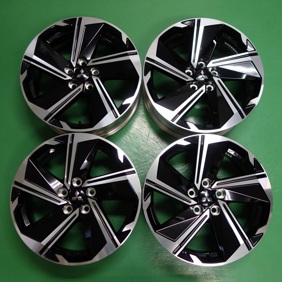 ★送料2600円～ 新車外し 三菱 新型 エクリプスクロス PHEV 純正 18インチ アルミホイール 4本セット 送料安い