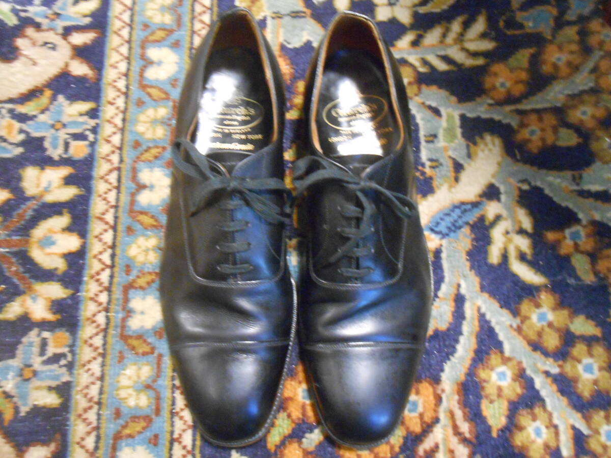 とても美品 レア品 ビンテージ（70年代位） 英国老舗 Church's ２都市記名の旧旧チャーチ 万能の黒のストレートチップ 約27cm