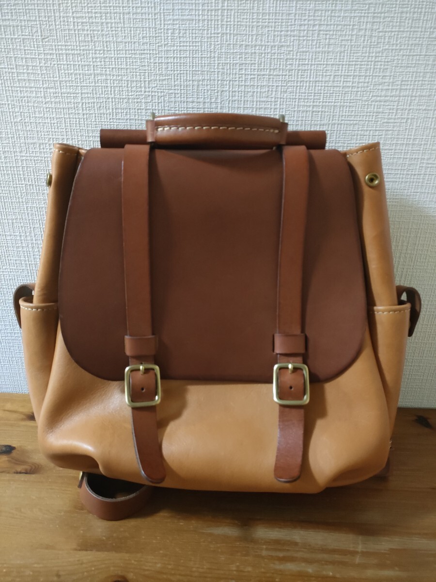 定価:68200円　　日本製　HERZ　 棒屋根クラシックリュック　ヘルツ　オーダー　キャメル×チョコ　ヌメ革　 レザー