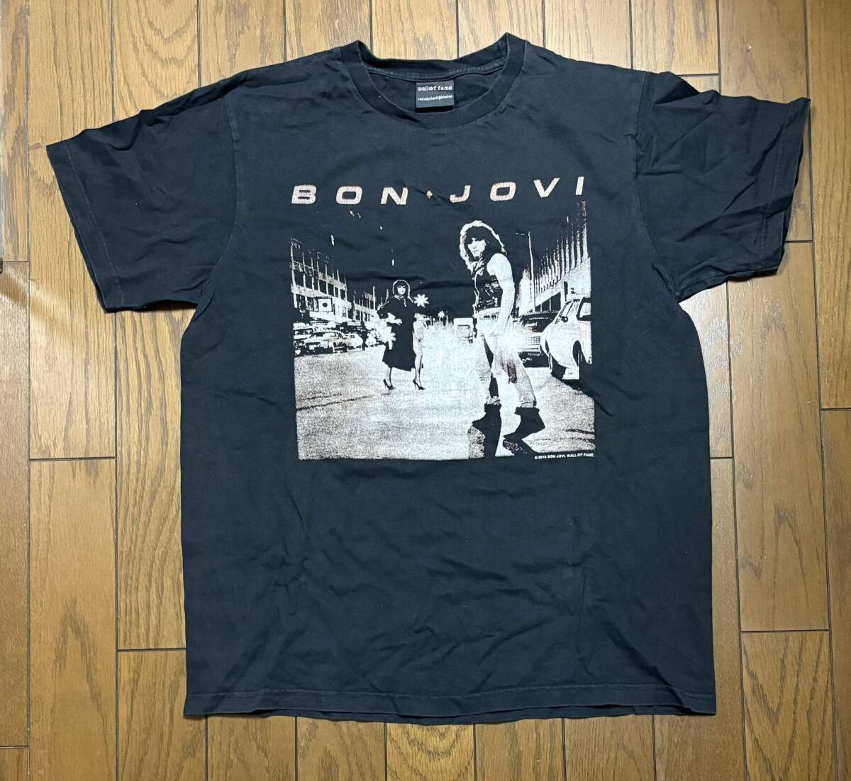 BON JOVI　ボン ジョヴィ　/　夜明けのランナウェイ　Tシャツ（メンズLサイズ）