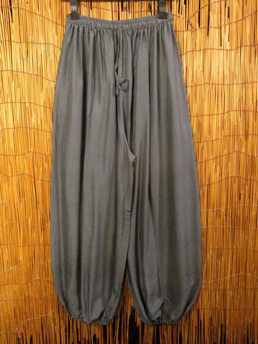 【ＳＡＬＥ】②新品＊男女兼用＊ねずみ色＊レーヨン素材＊ふんわり＊アラジンパンツ