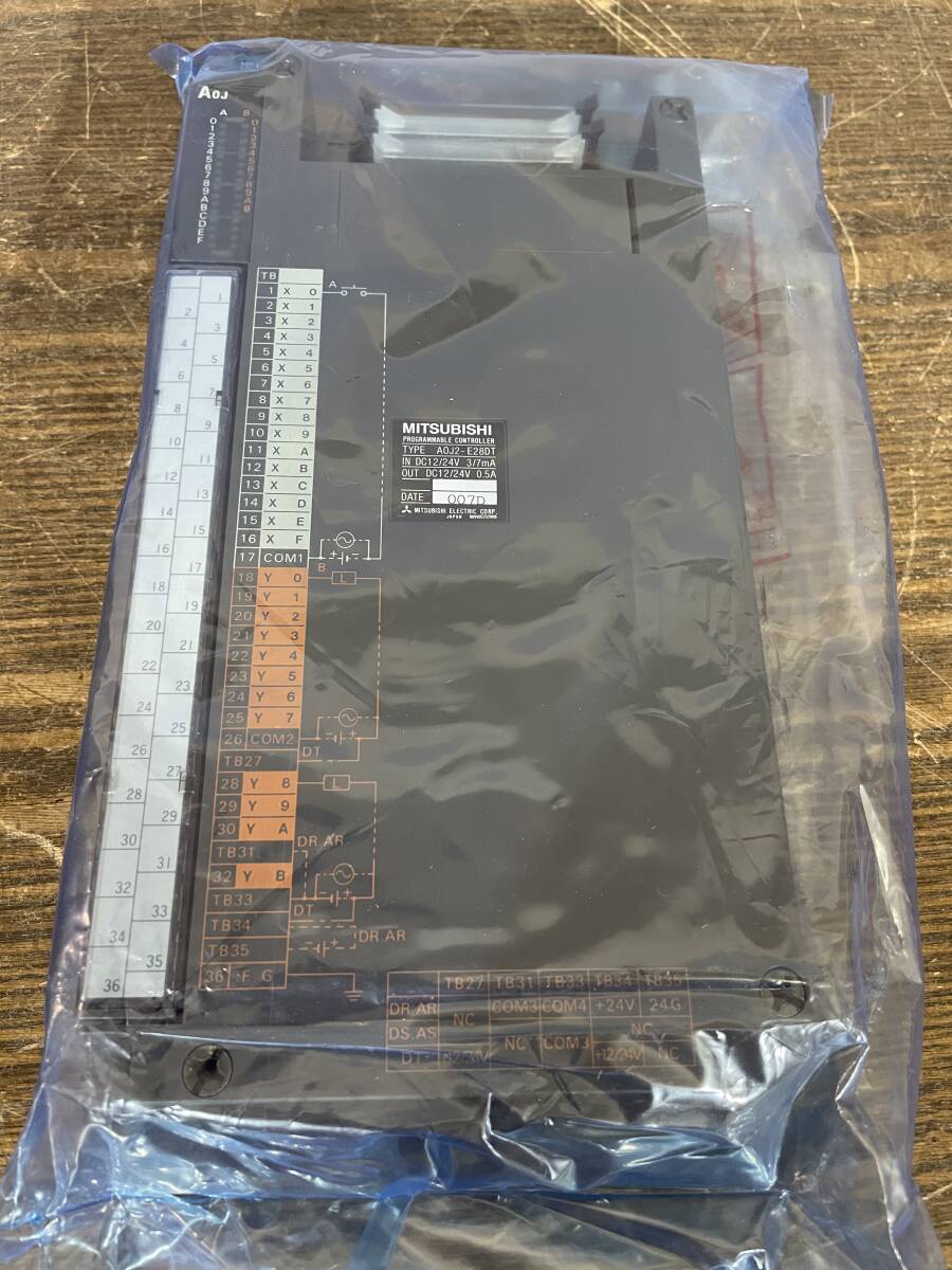 【3303】 三菱 MITSUBISHI A0J2-E28DT トランジスタ出力複合ユニット シーケンサ MELSEC 未使用品