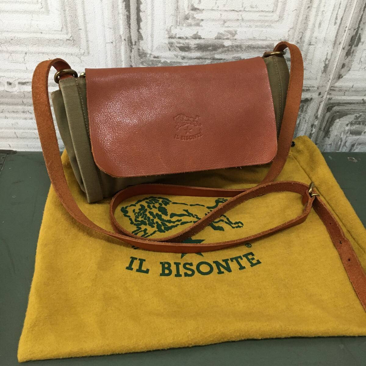 イタリア製　IL BISONTE　イルビゾンテ　バッグ　USED　12135