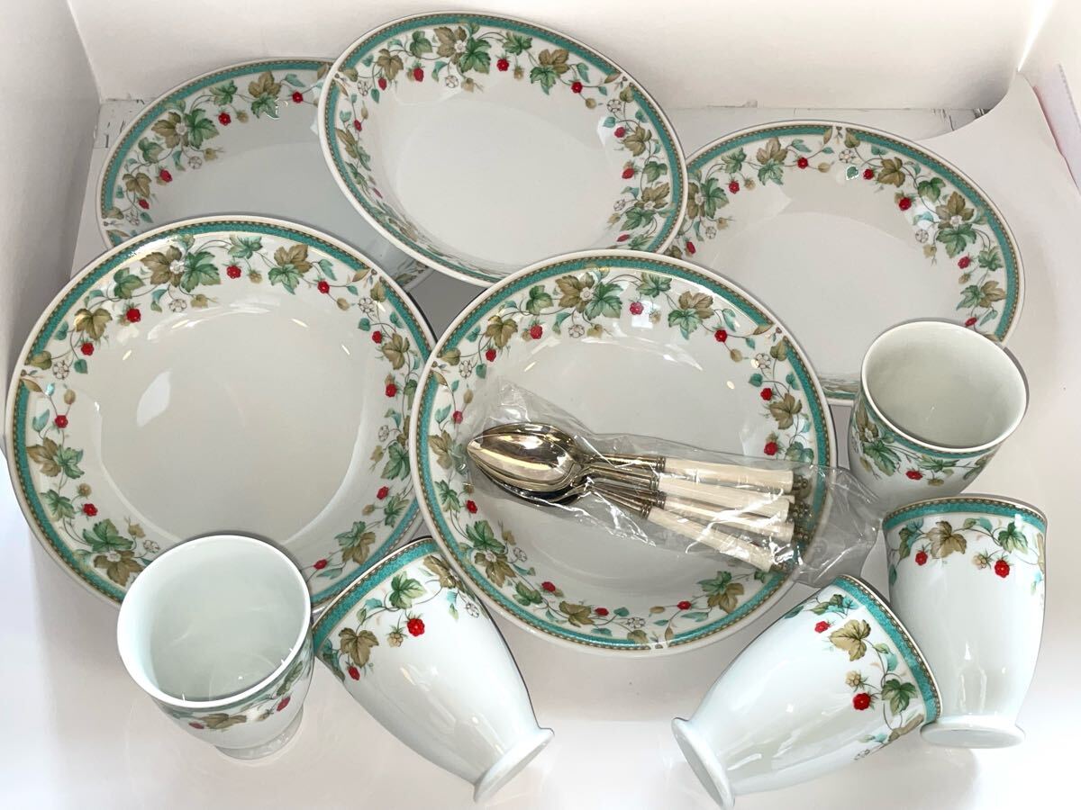 ベリー柄 ◆深皿カレーパスタ プレート & カップ & スプーン◆ フリーカップ＆ 皿 ５客セット ベリー柄　FINE CHINA 陶器 未使用