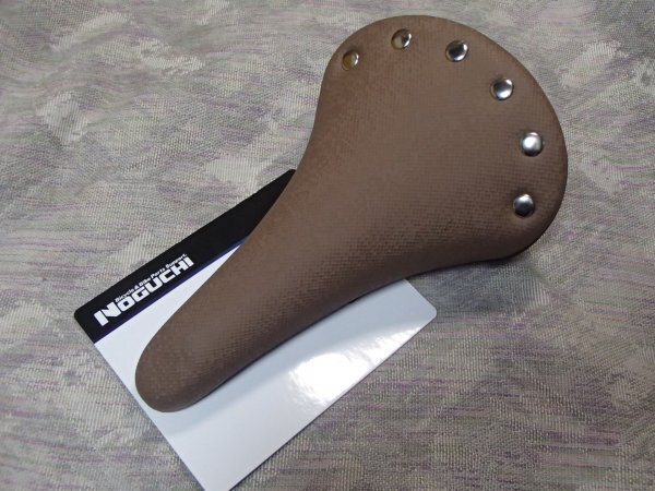 4962625815864 鋲付きスポーツサドル サンドベージュ