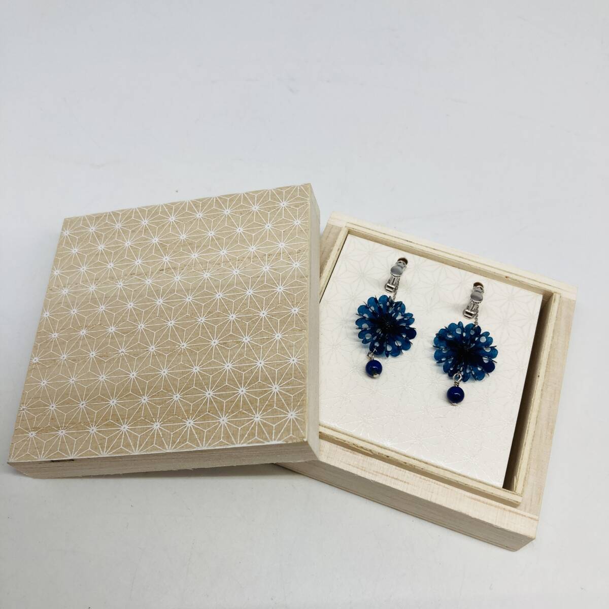 【N-X】家田紙工 カミノシゴト Origami Jewelry 水くるま郡上藍染め イヤリング 