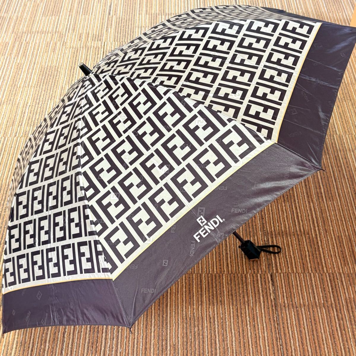 FENDI フェンディ　ズッカ柄　FF柄　文字ロゴ　 晴雨兼用折りたたみ傘　ブラック　紳士　メンズ