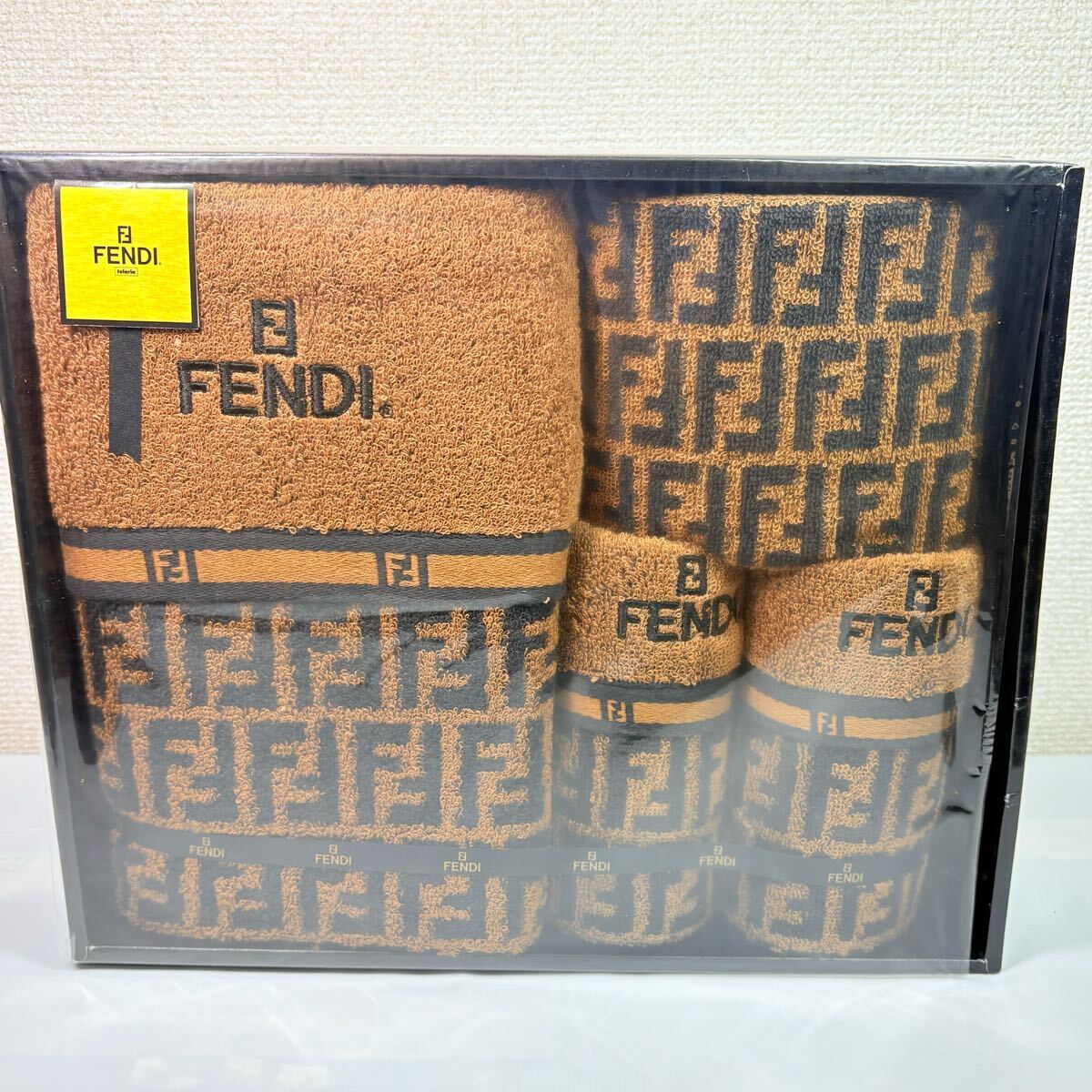 美品未使用　FENDI フェンディ バスタオル フェイス ウォッシュ２枚　 ズッカ柄　FF柄　ブラウン　人気　定番　希少