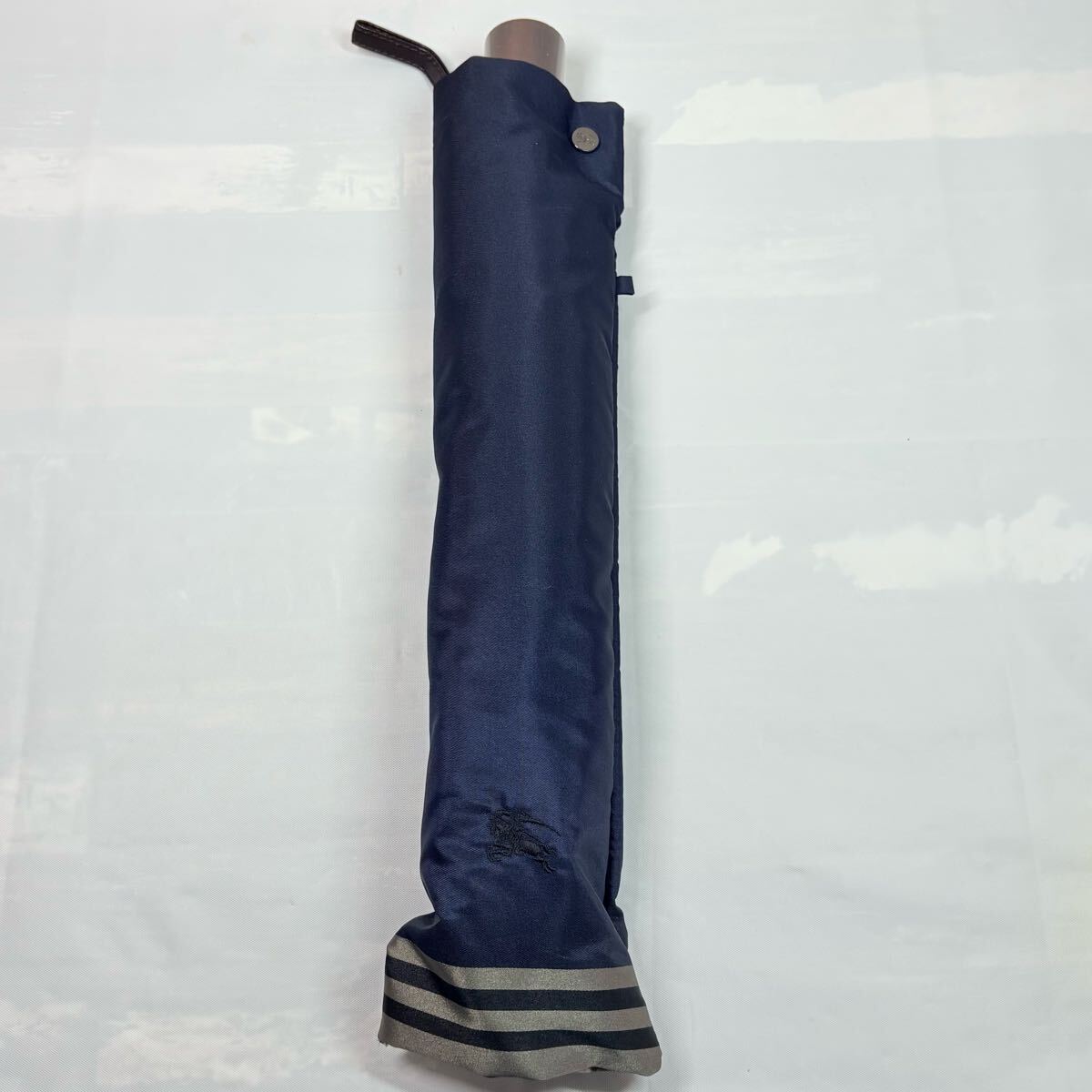 美品　BURBERRY バーバリー　晴雨兼用折りたたみ傘　紳士　メンズ　ダークネイビー　開時104.収納時40cm ホースロゴ