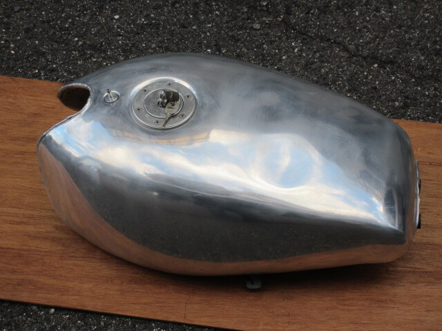 ゼファー750？　ゼファー1100？　アルミタンク