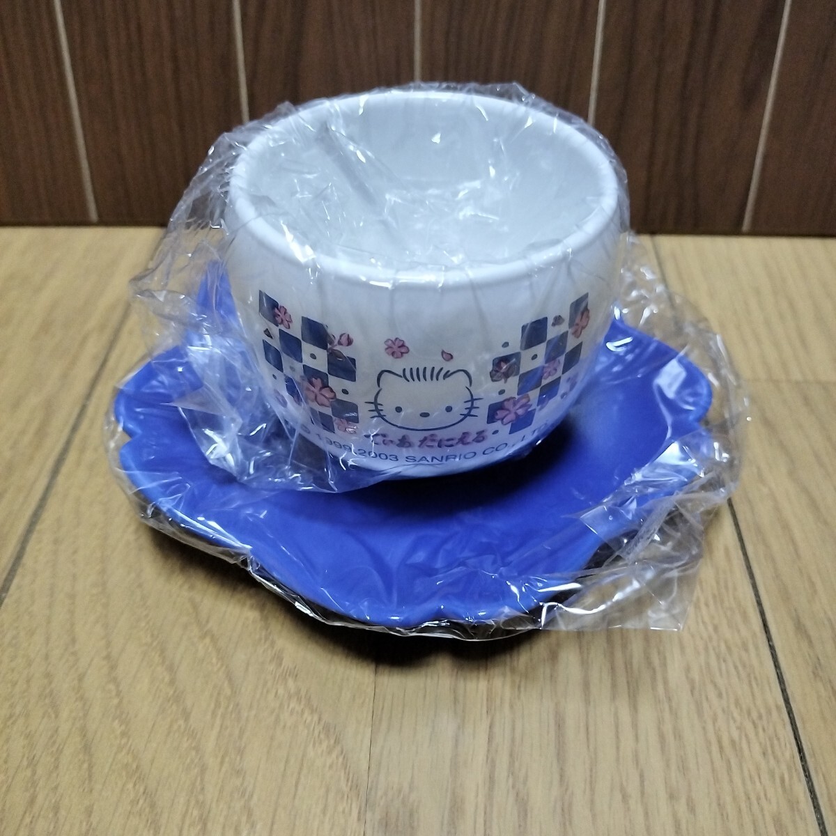 ▼ ダニエル≪湯呑み・茶托　1客≫陶器製　ハローキティ　湯のみ　カップ＆ソーサー　湯飲み