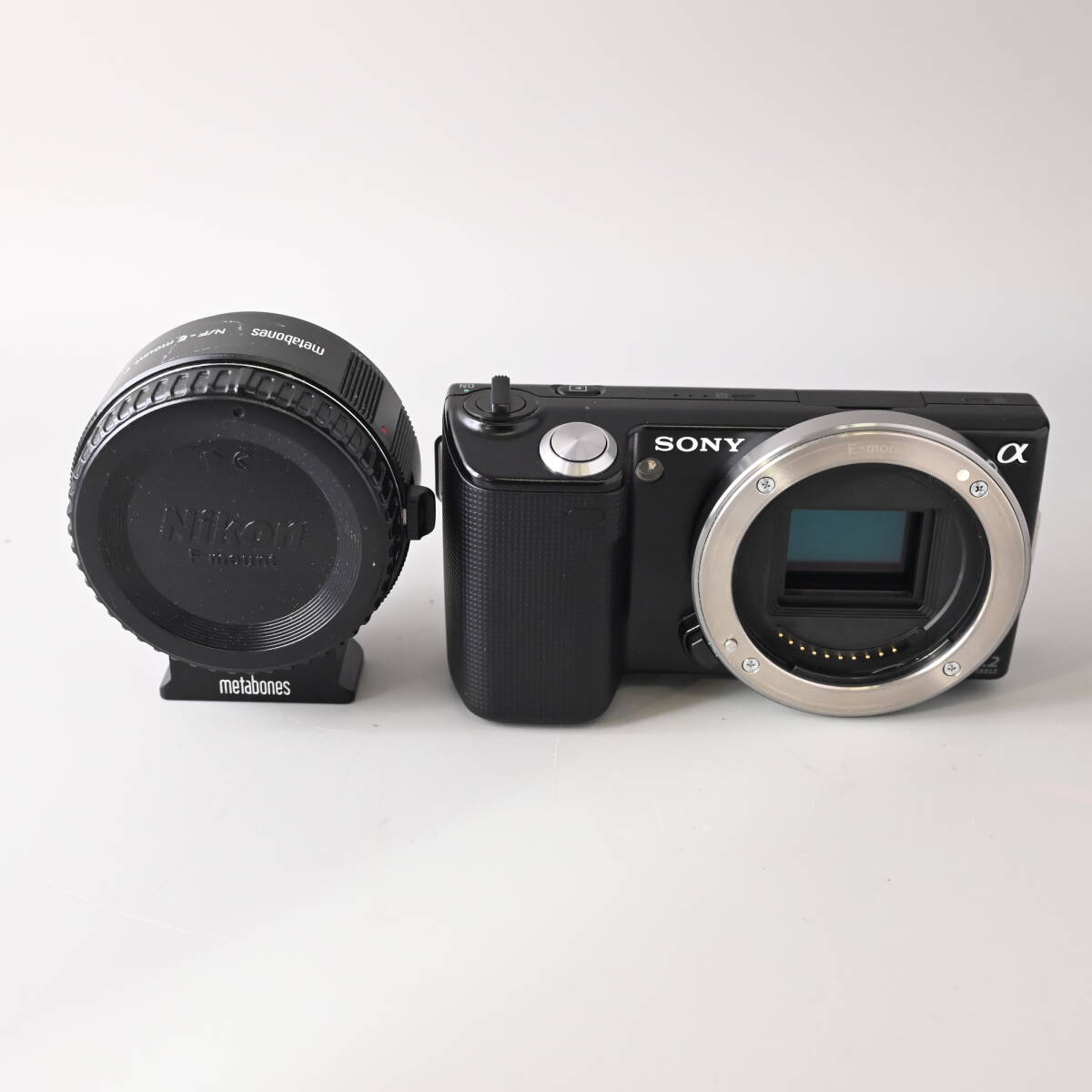 102512 【動確済み】SONY ソニー デジタルカメラ NEX-5 APS-C 1420万画素 ミラーレス一眼 オールドレンズ遊び マウントアダプタ付属（F）