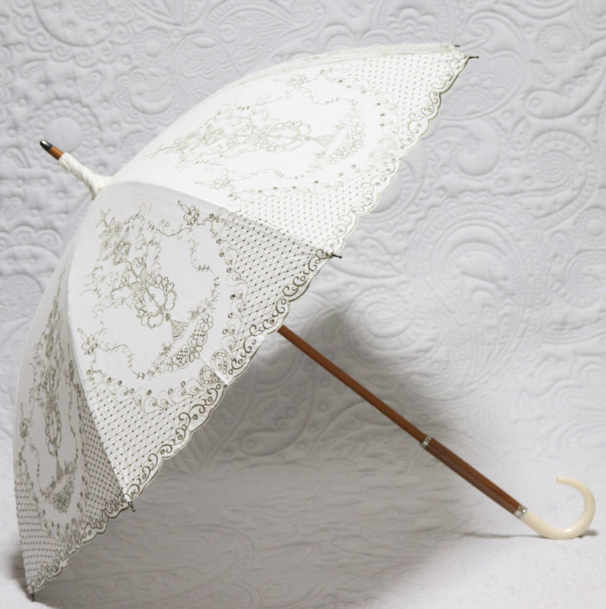 新品【晴雨兼用 長傘】麻混 繊細 高級感 豪華刺繍 木製 雨傘 日傘 白 v7326