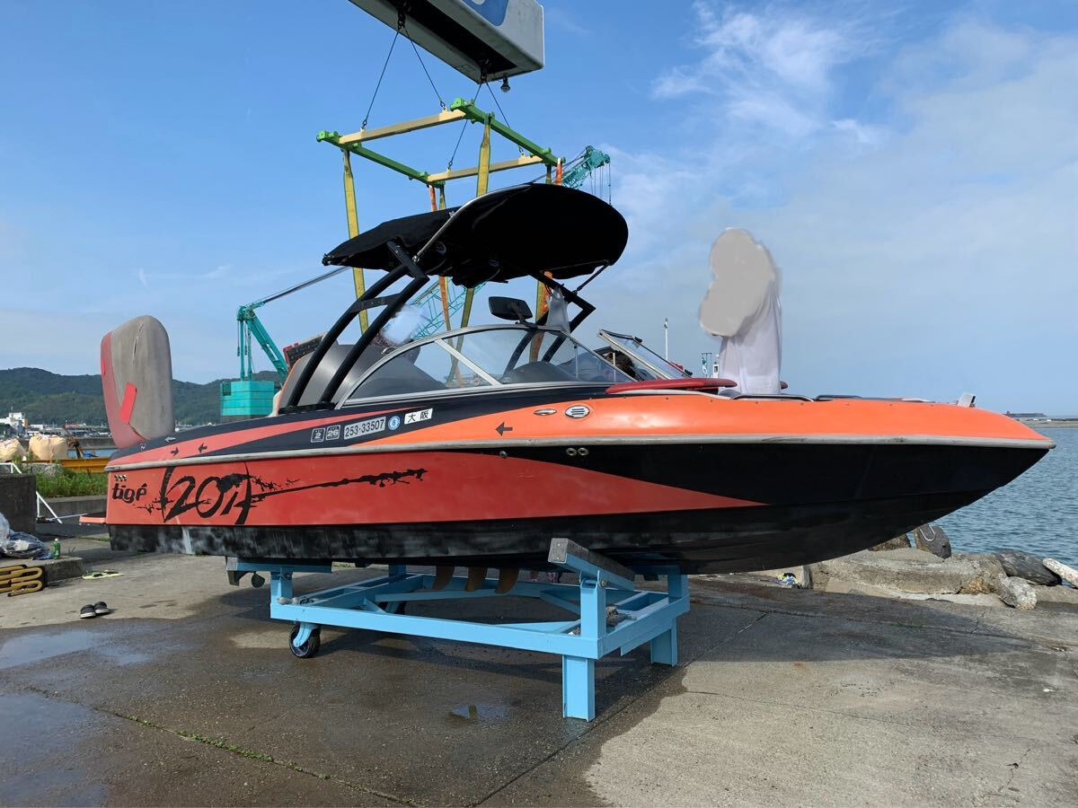 tige タイガ20i 高年式　ウェイクサーフィンはめっちゃいい波できます　ウェイクボードも最高の波　スイッチ１つで波変えれます
