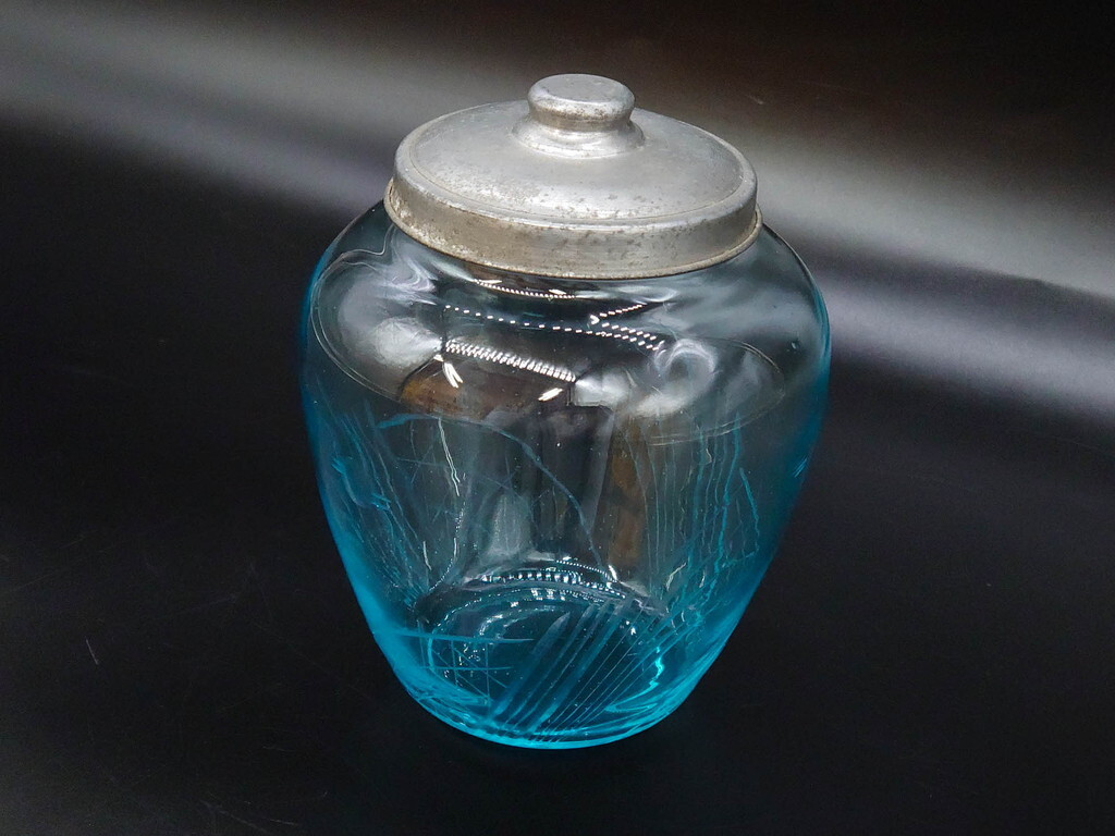 R-082982 当時物 昭和レトロ 切子 水色 キャンディーポット(菓子瓶、あめや瓶、飴屋、砂糖壺、ガラス瓶、ビン、菓子瓶、小物入れ、硝子)