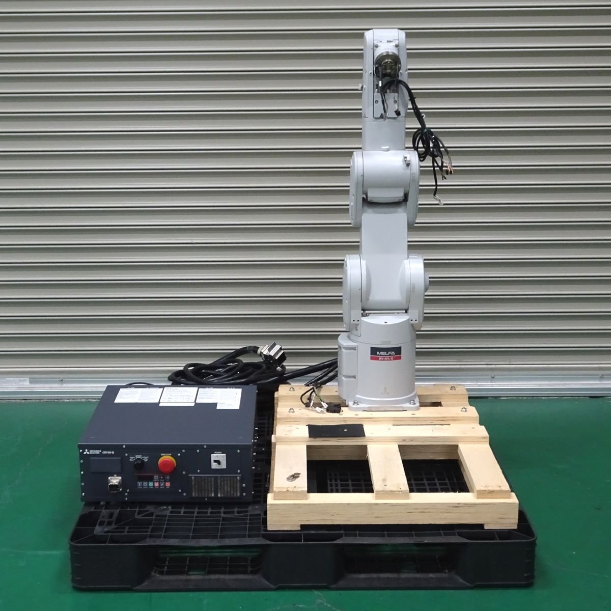 三菱電機 RV-4FL-Q 産業用ロボット（CR750-04VQ 付属）【中古/コントローラー通電のみ/現状品】#398587