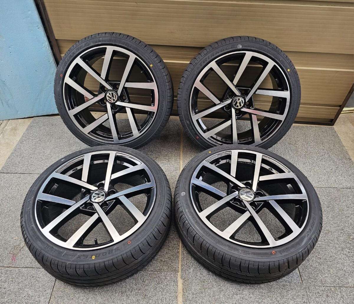 VW ワーゲン ゴルフ5 ゴルフ6 ゴルフ7 18インチ 8.0j 5穴+45 pcd112　新品タイヤとホイール付4本セット!▼225/40R18 225/40R18　VW ワーゲ