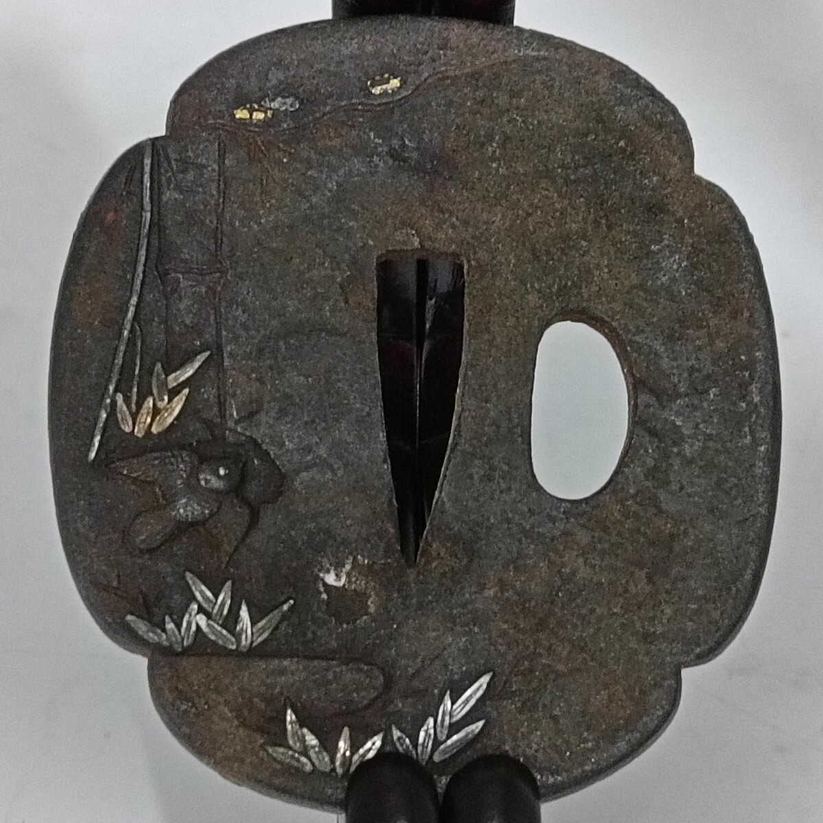 【A3721】金銀象嵌 鉄地 花鳥図彫刻 刀鍔 ツバ つば 鐔 金工細密彫刻 刀装具 日本刀装具 刀剣美術 骨董品 アンティーク 