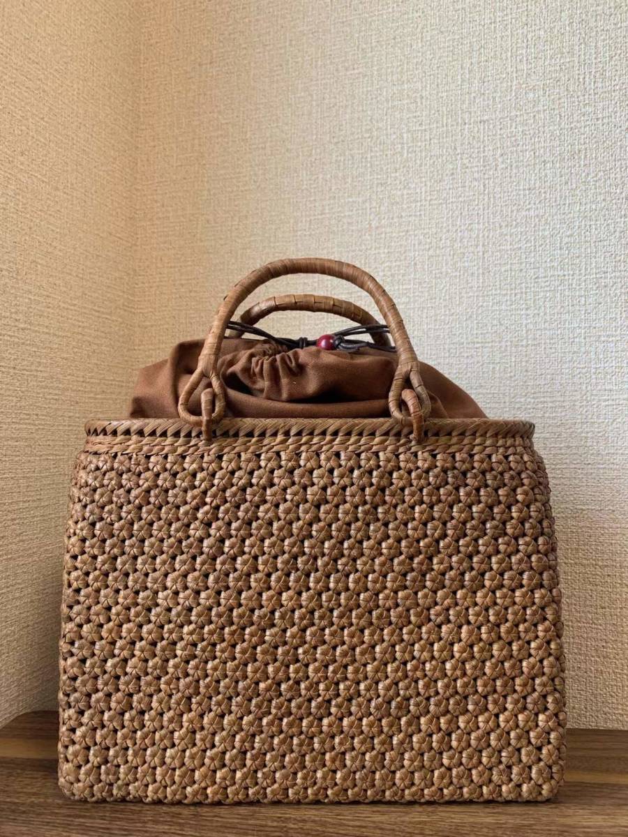 山葡萄かごバッグ　手作り　籠バッグ　内布あり　小粒花編み　巾着タイプ内布