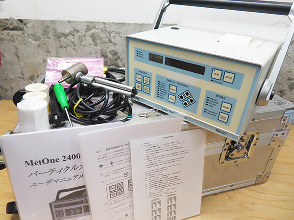 RION リオン KM-27 LL パーティクルカウンター 微粒子測定器 説明書 付属品 専用ハードケース付き 通電のみ確認 現状品 管理7k0723F-I02ura