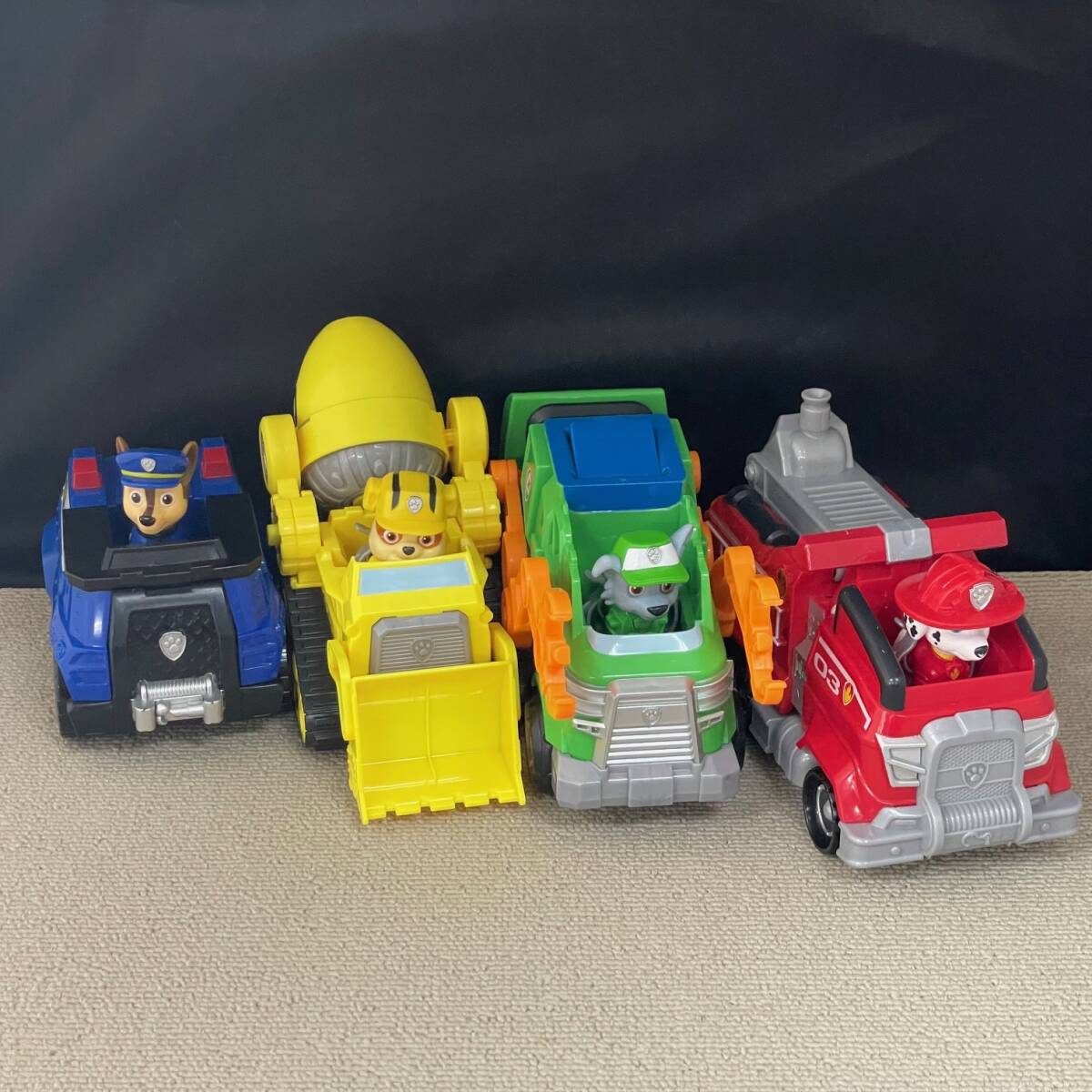 中古品 パウ・パトロール ベーシックビークル フィギュア付き ラブル パワーブルドーザー ロッキー マーシャル チェイス 4点 セット