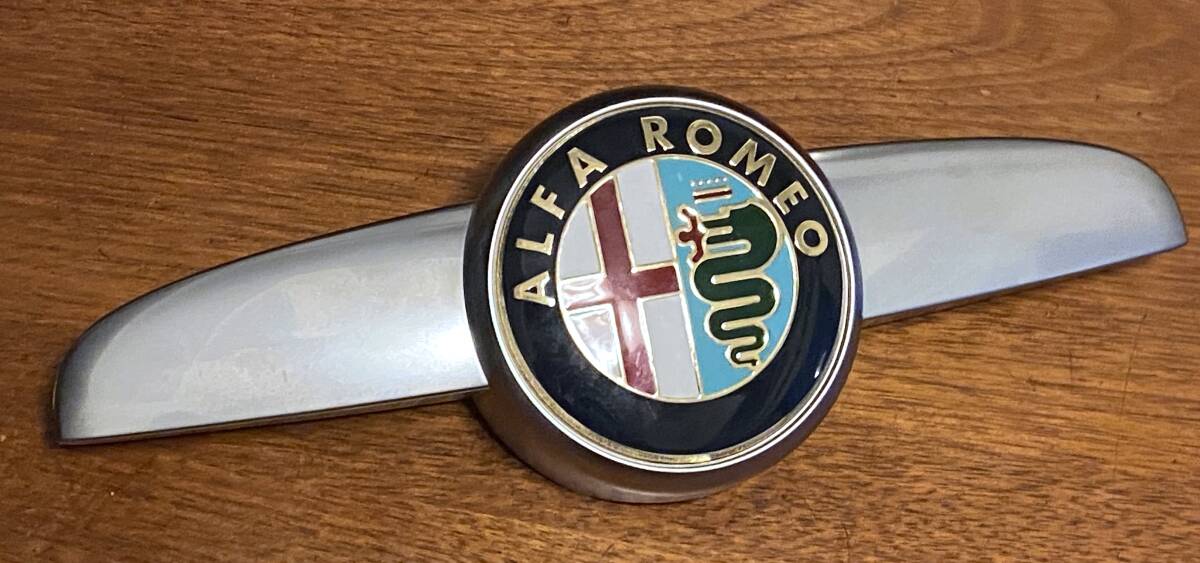 ●ALFA ROMEO(アルファロメロ)147(2005~2007) 純正フロントエンブレム オーナメントバッジLS383066●中古品●