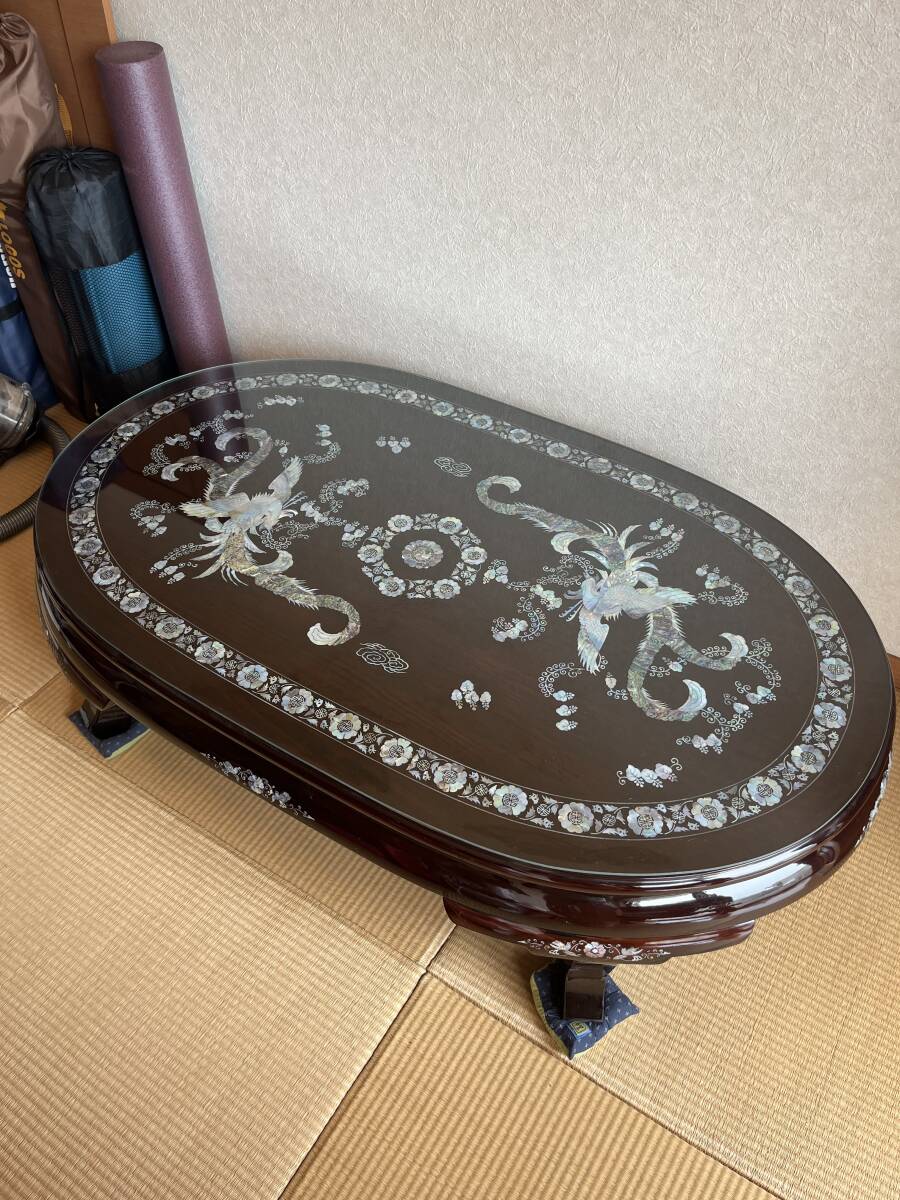【直接引取限定 埼玉県越谷市】未使用 螺鈿座卓/貝細工 座卓 ガラステーブル付 ヴィンテージ 伝統工芸品 楕円 螺鈿細工 