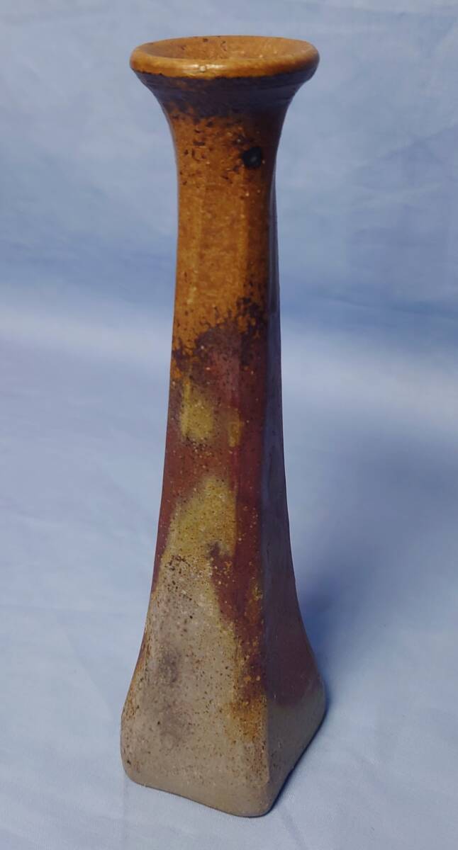 備前焼 一輪挿し 「伸」の陶印あり 高さ21.4cm 花瓶 花器 花入