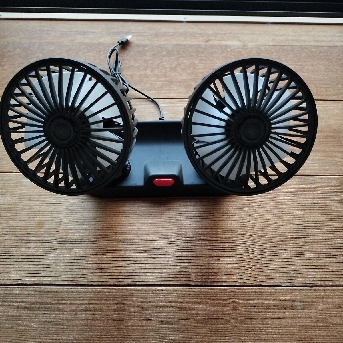 車用扇風機 ツインファン 360°角度調整 12V 24V