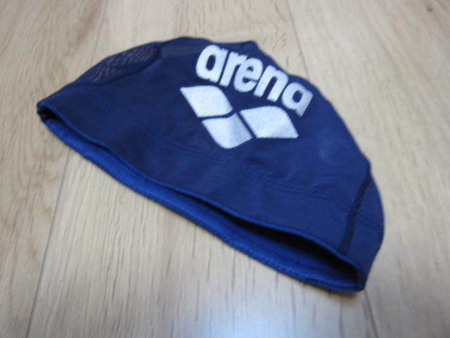 【即決価格 送料込み】arena(アリーナ) スイムキャップ メッシュキャップ　ネイビー×シルバー Ｓ 美品