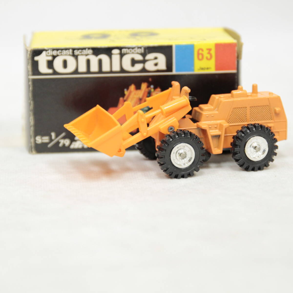 黒箱 tomica トミカ NO. 63 古河 ホィールローダ FL140 1/79 TOMY FURUKAWA WHEEL LOADER JAPAN 2507-N0014M(NT)