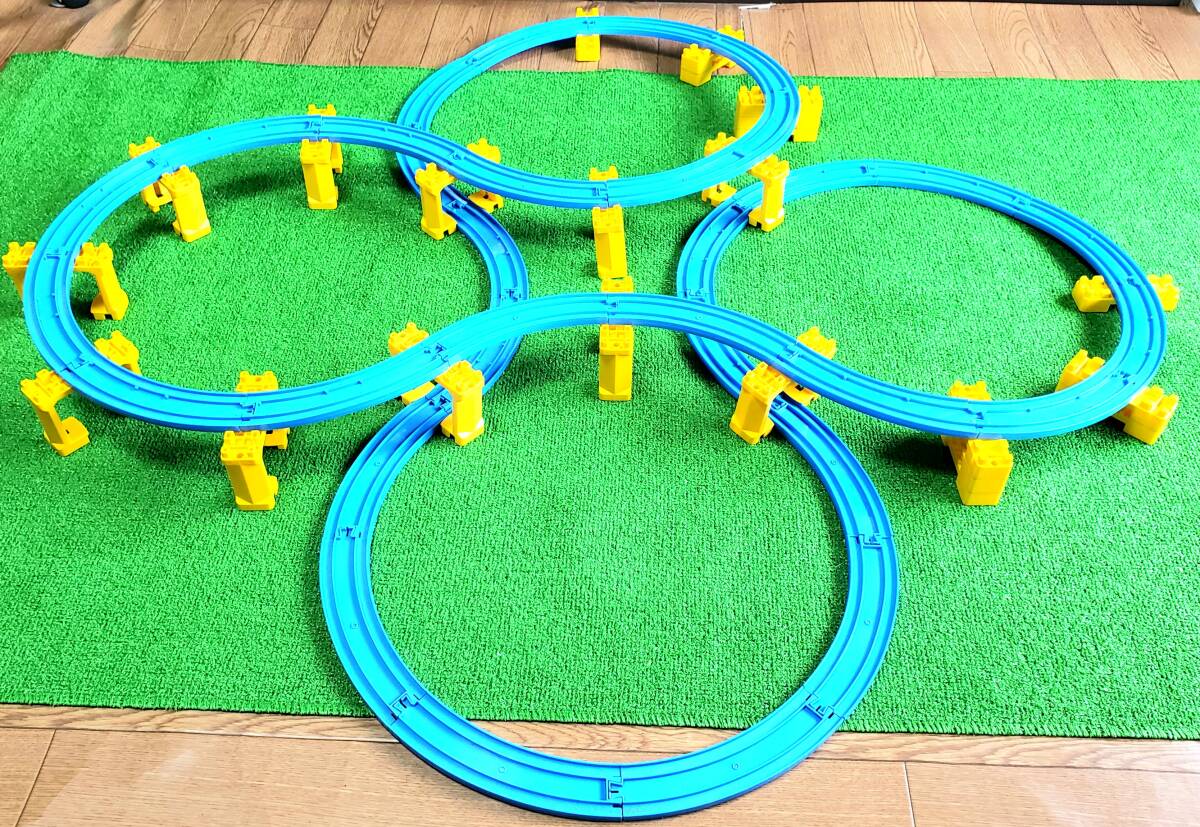 プラレール「よつば交差ループ」Cタイプ レイアウト 洗浄済み