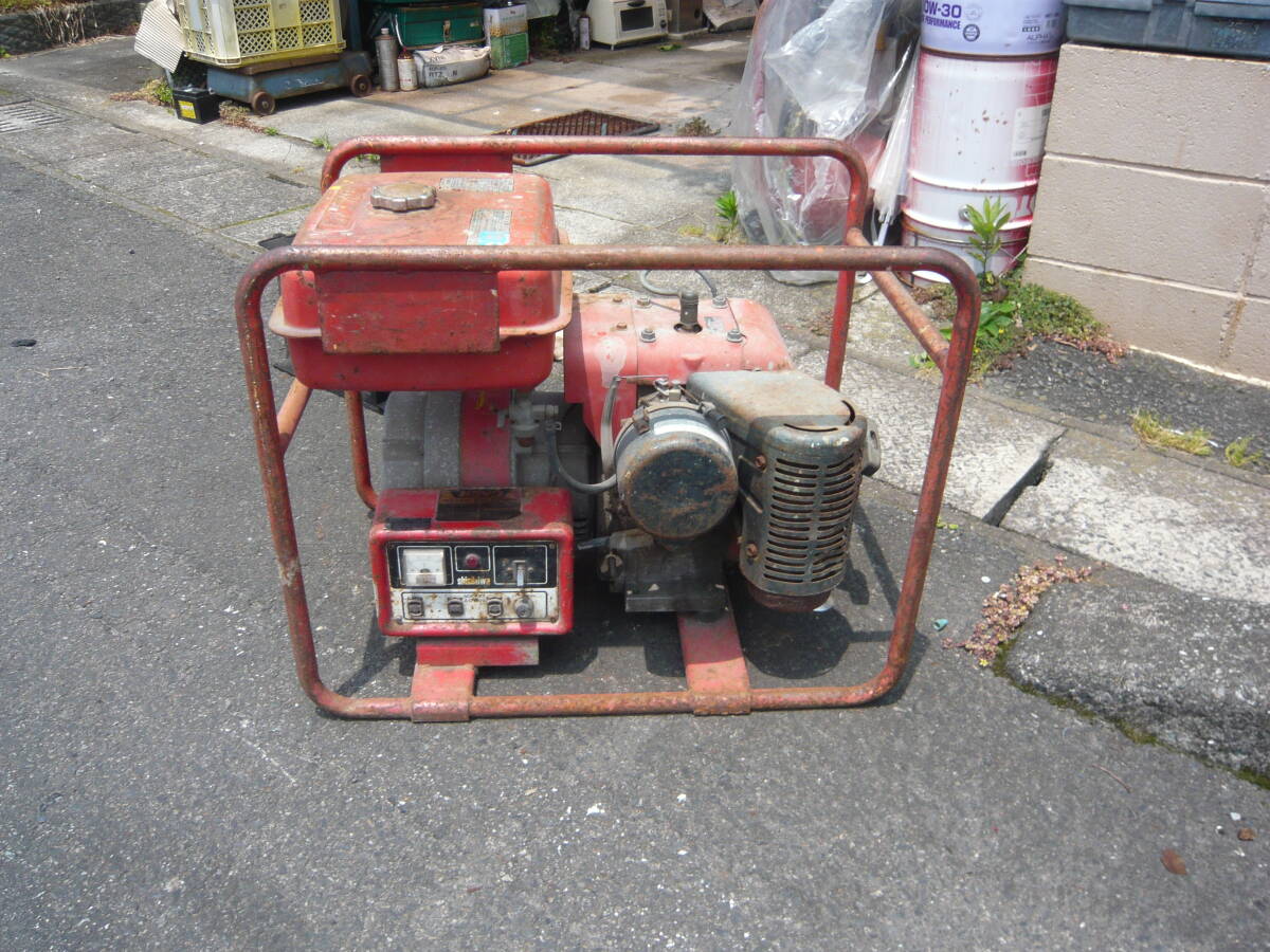 ロビンEY25　新ダイワマィティパワーEG2700　圧縮有り　中古　100V　2.7KVA　燃料ガソリン４サイクル　テストしていませんジャンク扱いで