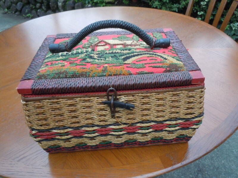【20Ju110】中古 昭和レトロ 裁縫箱　ソーイングボックス 　小物入れ　手提げバッグ　籐編み