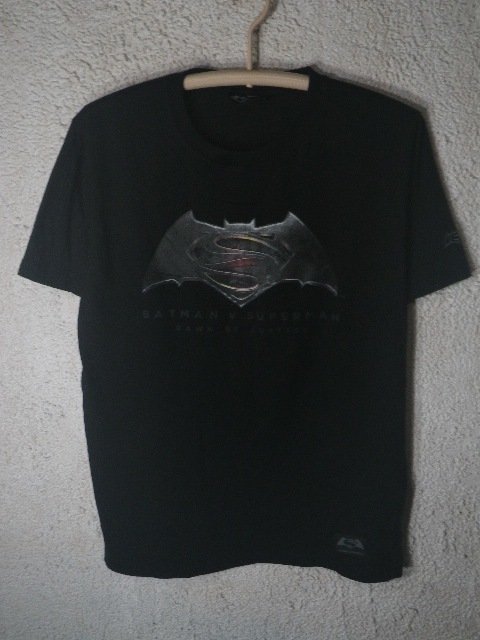 to1026 BATMAN V SUPERMAN　バットマン　VS　スーパーマン　tシャツ　ヨシダユウ 人気　アメコミ　ヒーロー　映画　送料格安