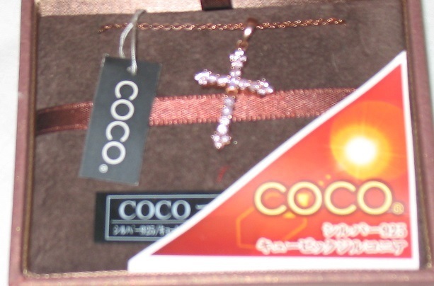 cocoネックレス　クロス柄