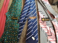 ★高級紋織・シルク製・チェーン付き！色々な用途＆気分で使い分けを♪とてもお洒落なネクタイを是非★サービスで１本追加＋ハンカチも！