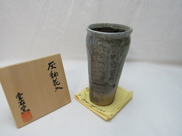 206338【 美品 華道具 常石窯 灰釉花入れ 共布 共箱】 検) 花器 花瓶 筒花瓶 花入れ 陶芸 茶道具 インテリア アンティーク 飾り物 古玩 ii