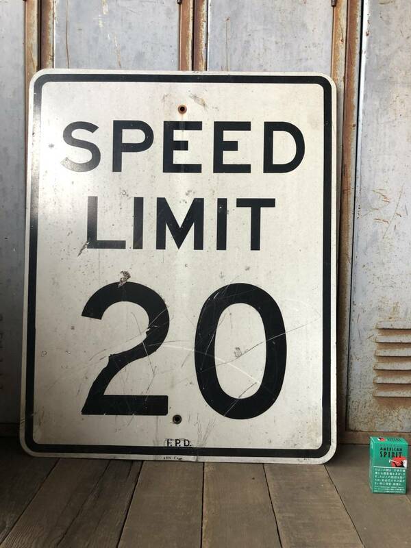 即決⑲【 SPEED LIMIT 20 】76x61cm ビンテージ USA ロードサイン 道路標識 看板 アメリカンフェンス ガレージ ジャンク 店舗什器