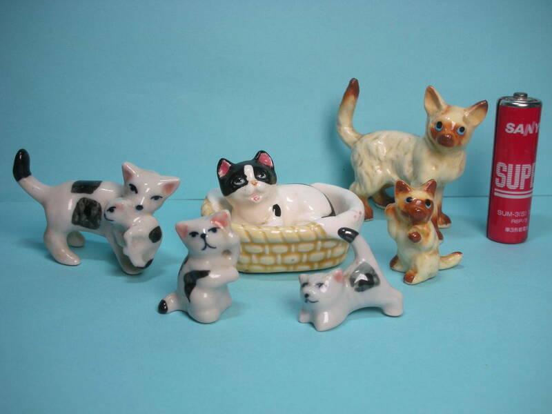 小さくて可愛い ねこ ネコ 猫 仔猫をくわえる親猫、バスケットの中の猫 親子ねこ 陶器製 人形 まとめて