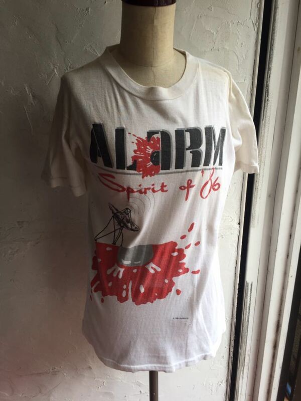 アラーム バンドTシャツ ８６年 ビンテージ ダメージ古着 パンク レディース