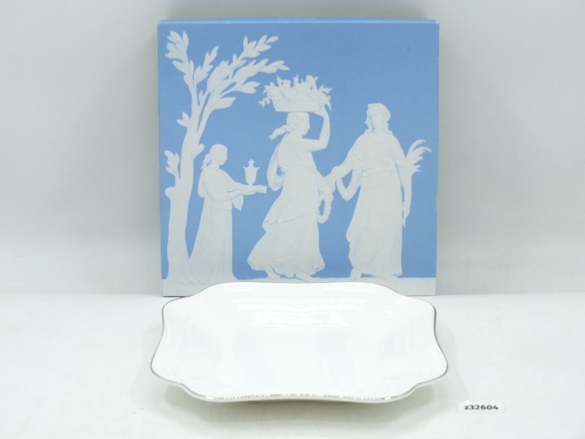 【z32604】WEDGWOOD ウエッジウッド INTAGLIO インタグリオ BONE CHINA PLATINUM プレート 箱付き 格安スタート