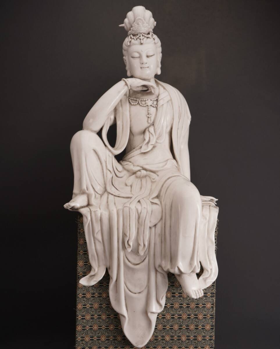 旧蔵 明 徳化磁 自在観音 陶芸 古陶磁器 中国磁器 極細工 中国古玩 骨董品 古美味 208