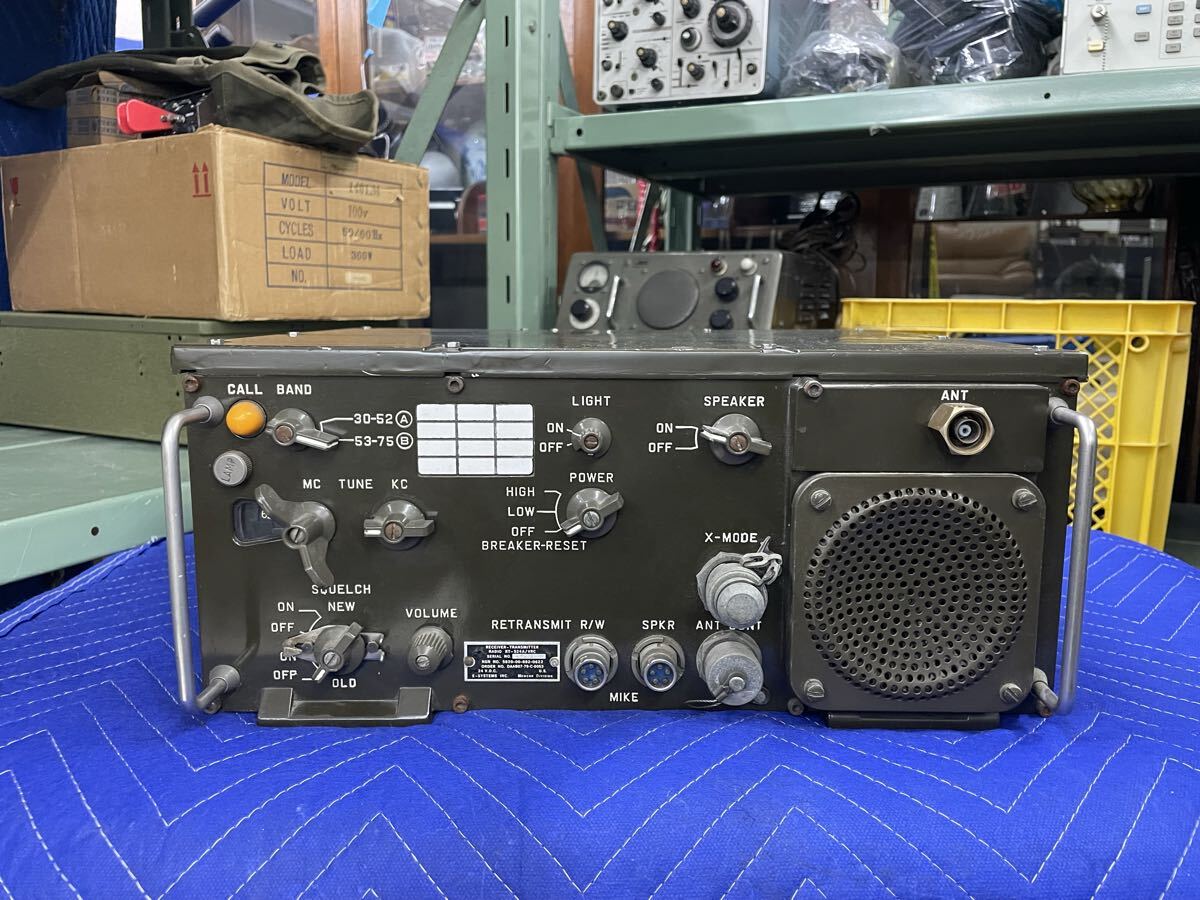 (R108) RECEIVER TRANSMITTER RADIO RT-524 RT-524A/VRC 軍用無線機 米軍 サバイバル 無線機器　無線機　受信機