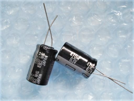 B0002　Panasonic 電解コンデンサ NHGシリーズ？　470μF　63V 　未使用品ですが長期保存品　2個セット