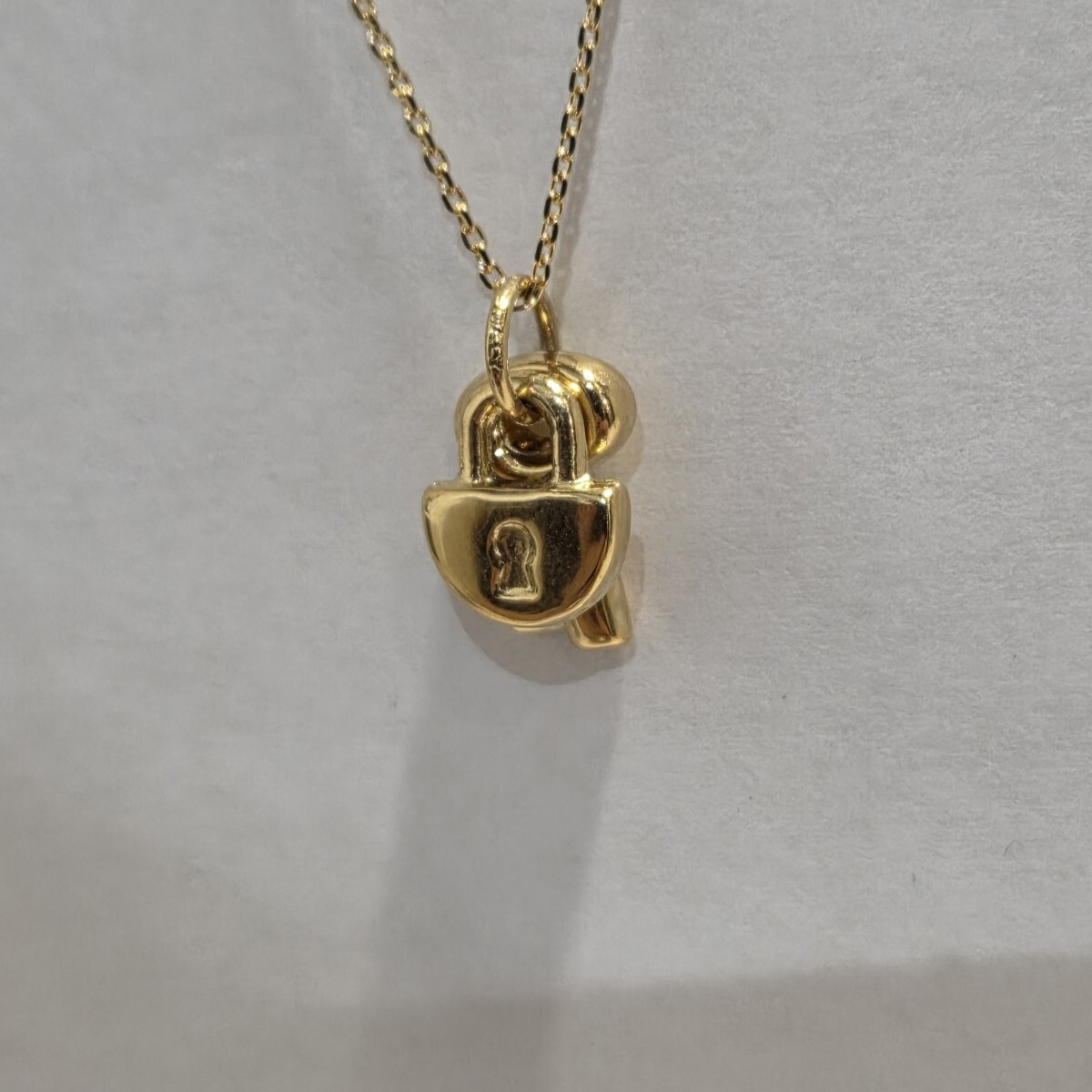 新品　UNOAERRE　イタリア製　K18　 キーデザインペンダントトップ